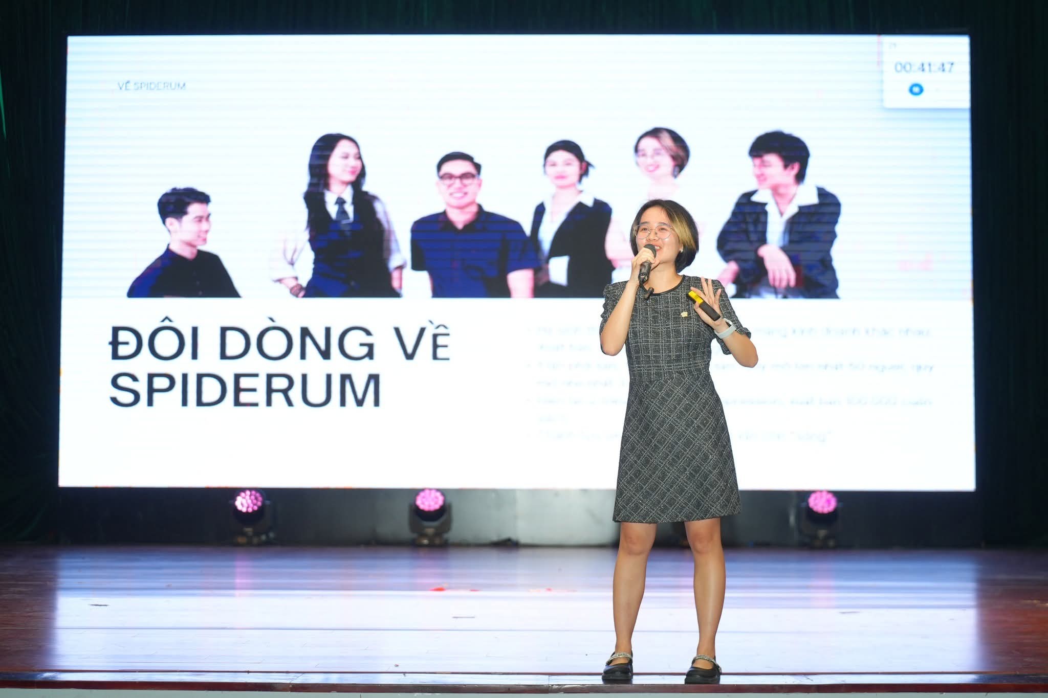 May be an image of 6 people and text that says 'VeSRocnUM 00:41:47 00 ĐÔI DÒNG VÊ SPIDERUM'