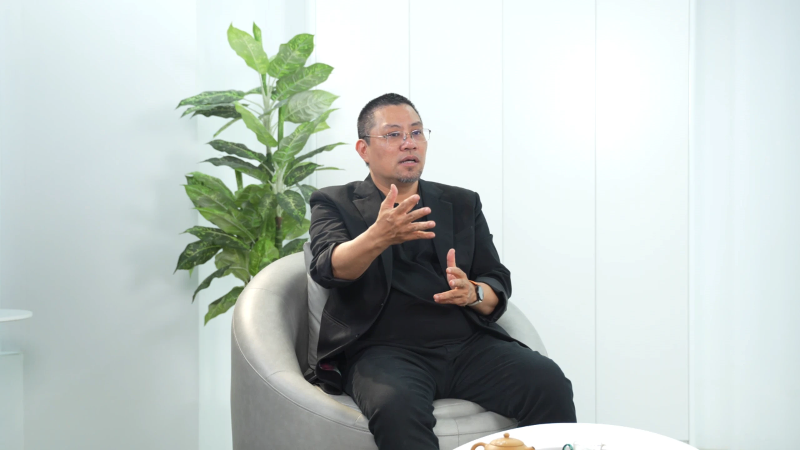 Ông Thành cho rằng, nghề sáng tạo nội dung và livestream ngày càng đòi hỏi đào tạo bài bản, chứng chỉ uy tín và chuẩn mực ứng xử để đảm bảo tính chuyên nghiệp và an toàn cho người tiêu dùng. Ảnh: Ngọc Lâm