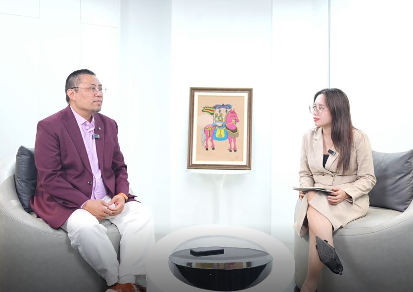 "Hãy xác định mình là ai, đừng cố đóng vai người khác mà hãy đóng vai cuộc đời của chính mình", chuyên gia Nguyễn Đình Thành chia sẻ.