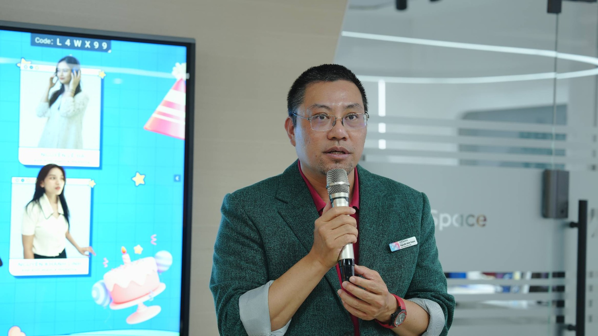 Nghệ thuật ‘tự cười vào mặt mình’ của KitKat: Mất hàng nhưng được cả thế giới-3